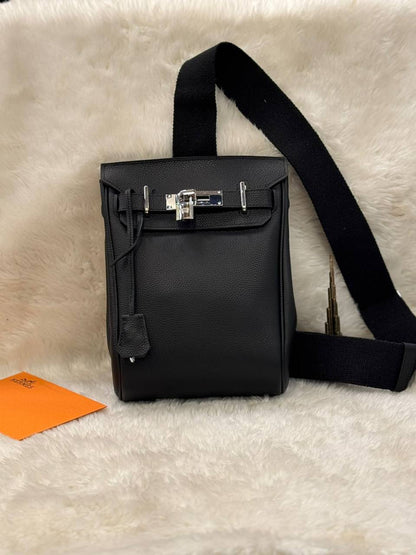 Hermes 
Master
  18Cm 

With Box
🎁🎁🎁

320 dhs✅

Zain131
♥️♥️♥️