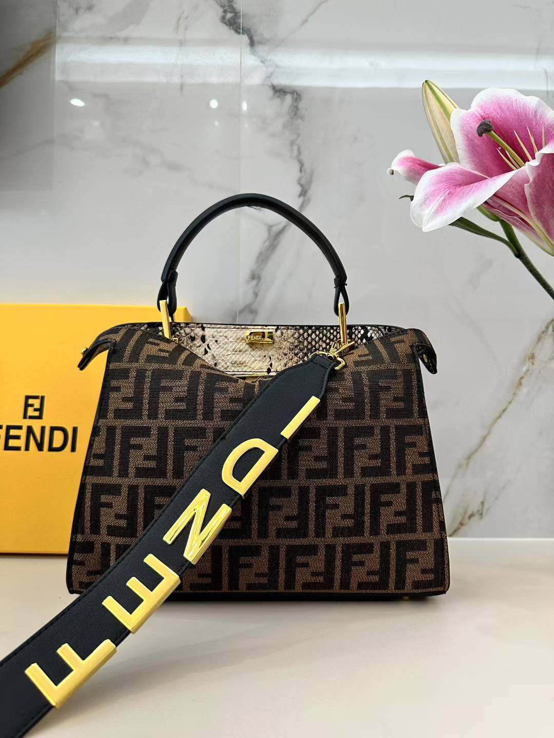 Fendi
115 dhs🇦🇪🇦🇪

Zain143
♥️♥️♥️