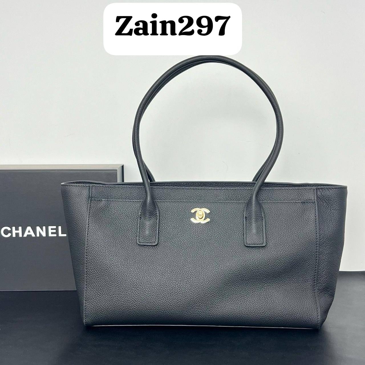 Chanel
Master❣️❣️
330 dhs✅

Zain297
♥️♥️♥️