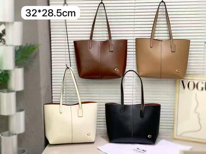 ❤️ Coach North tote
1⃣️ First quality 
Size: 32 * 28.5 * 15 cm
90 dhs❤️

Zain115
♥️♥️♥️