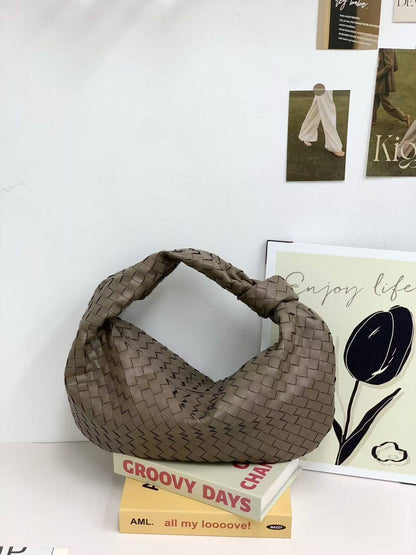 Bottega

46cm
380 dhs🇦🇪🇦🇪

Zain297
♥️♥️♥️