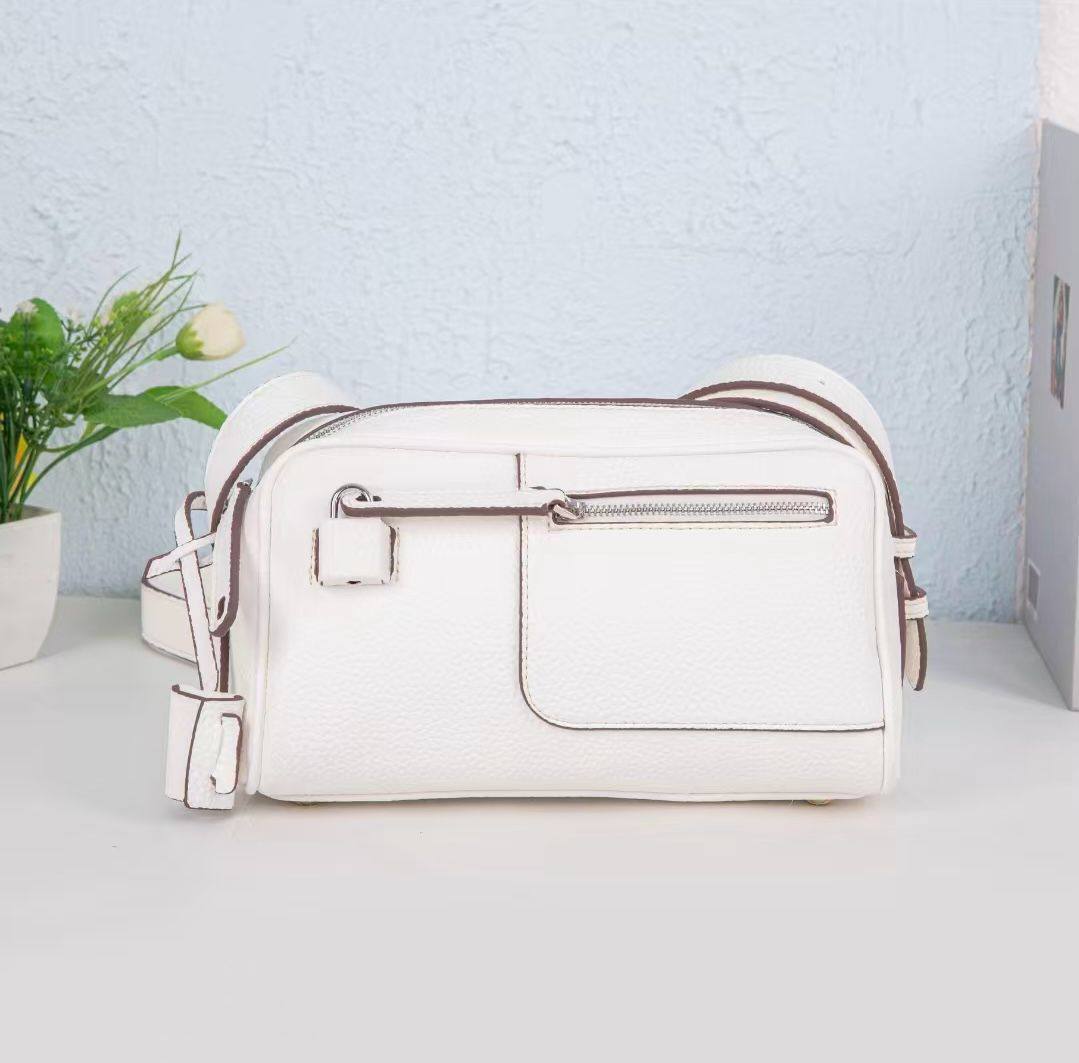 HERMES 
 GOOD QUALITY 
WITH BOX  
🎁🎁🎁

100 dhs✅

Zain39
♥️♥️♥️