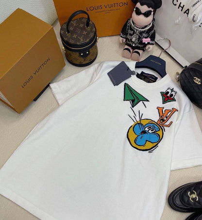 Lv
Men’s Tshirt 
Master Quality 
SMLXLXXL 
300 dhs🇦🇪🇦🇪

Zain276
♥️♥️♥️