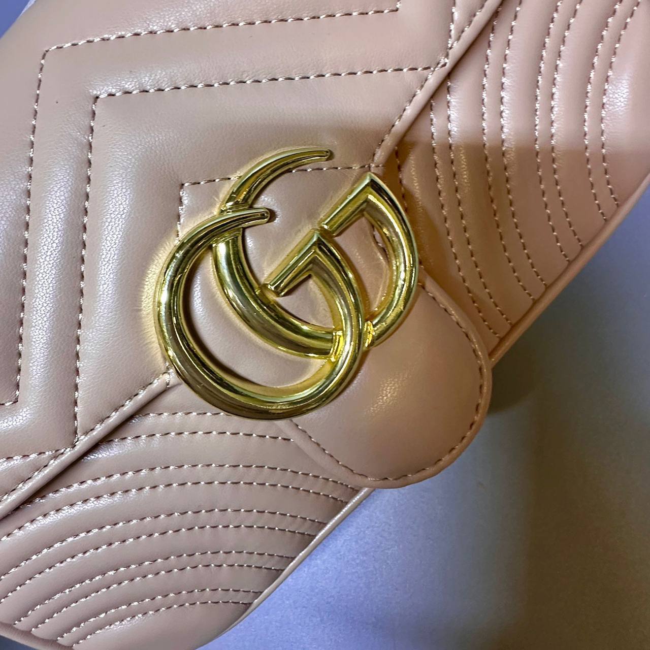 GUCCI
GOOD QUALITY 

WITH BOX 
🎁🎁🎁

100 dhs✅

Zain39
♥️♥️♥️