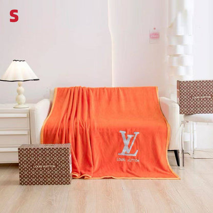 Blanket new came good quality single size 
40 dhs🪙🖤

Zain39
♥️♥️♥️