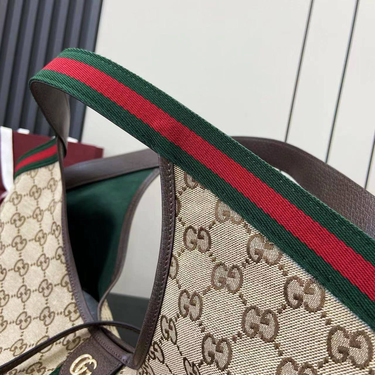 GUCCI 
COPY ONE NEW CAME 
155 dhs💓
Size: 50cm

Zain39
♥️♥️♥️