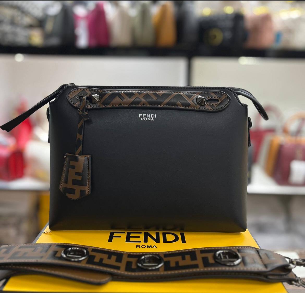 Fendi

with box 
🎁🎁🎁

115 dhs🪙🌺

Zain50
♥️♥️♥️