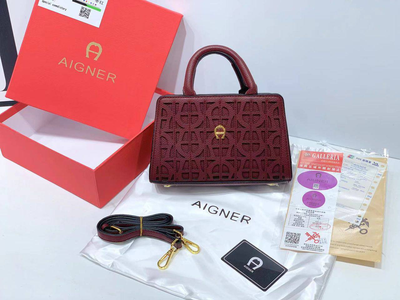 Aigner
115 dhs❤️
SIZE：22CM
Good quality 

with box
🎁🎁🎁

Zain35
♥️♥️♥️