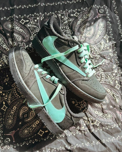 Travis Scott x Air Jordan 1 Low Tiffany ，
Size 36-45 ，
240 dhs💛

Zain18
♥️♥️♥️
