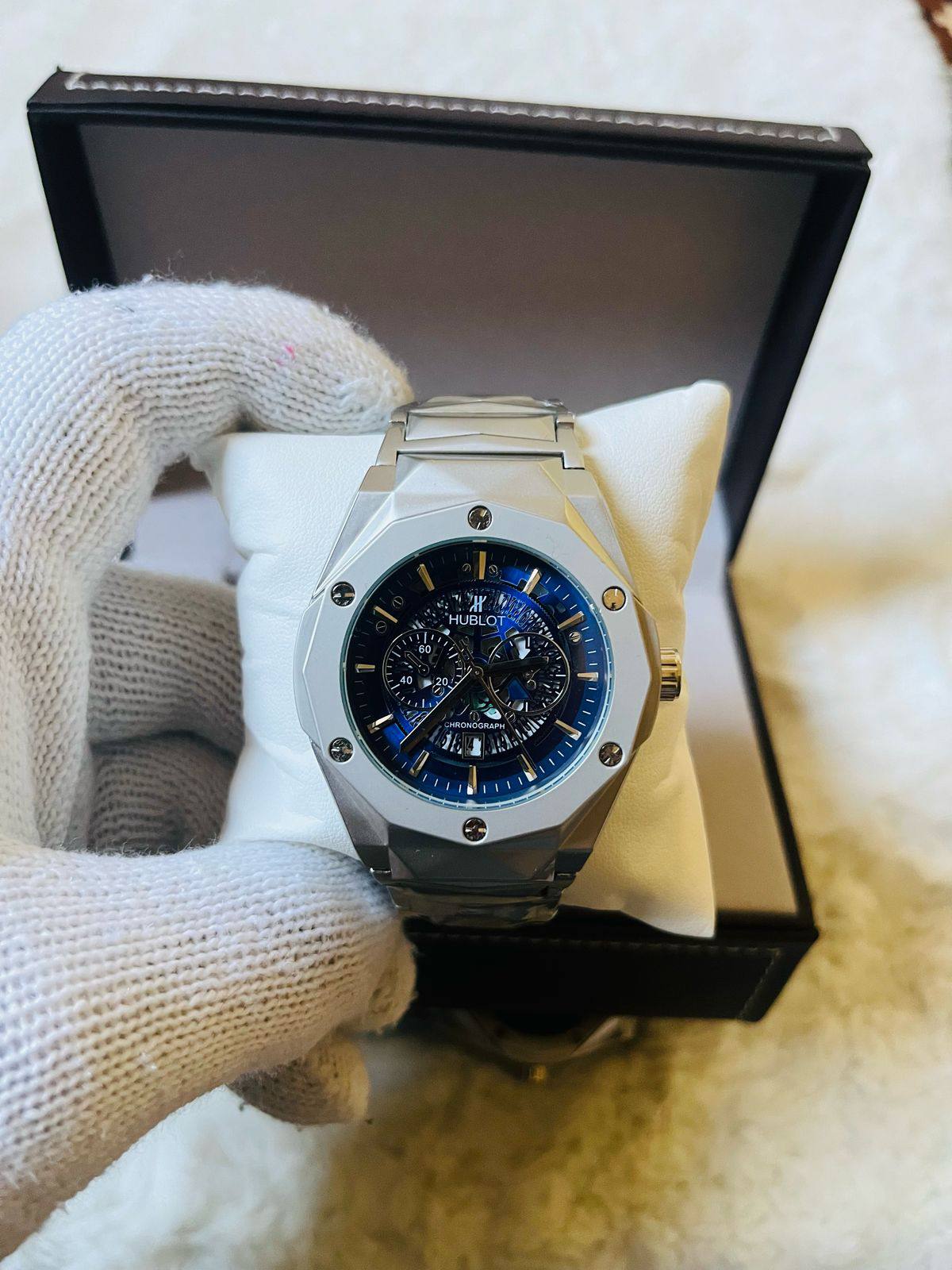 Hublot Men
*Battery*
65 dhs💚

Zain29
♥️♥️♥️