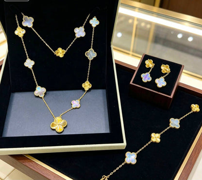 VCA SET 
Necklace 🦋
Earring❤️‍🔥
Bracelet ✨
Master quality 💯
With normal boxes 🗃️ 
235 dhs🇦🇪🇦🇪


With master box 📦 
305 dhs🇦🇪🇦🇪

Zain216
♥️♥️♥️