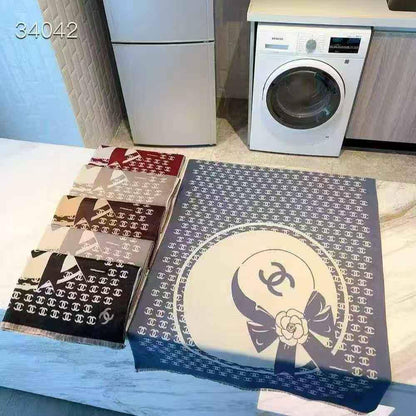 Scarf
Winter scarf cashmiri 
good quality
45 dhs❣️

Zain278
♥️♥️♥️