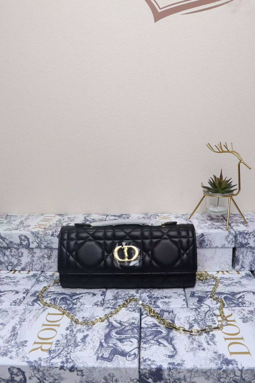 Dior
withbox 
100 dhs🇦🇪🇦🇪

Zain143
♥️♥️♥️
