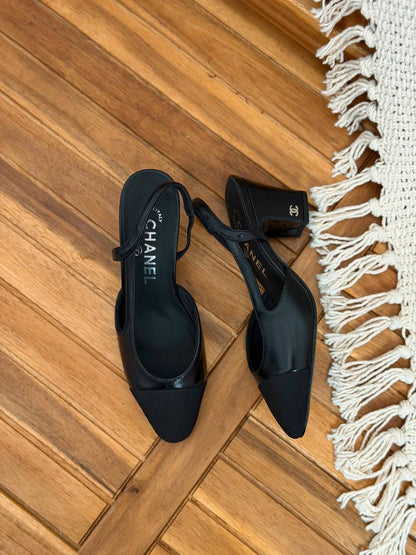 Chanel 
Size 36-41
_Super master high quality_🪡
450 dhs🇦🇪🇦🇪

Zain176
♥️♥️♥️