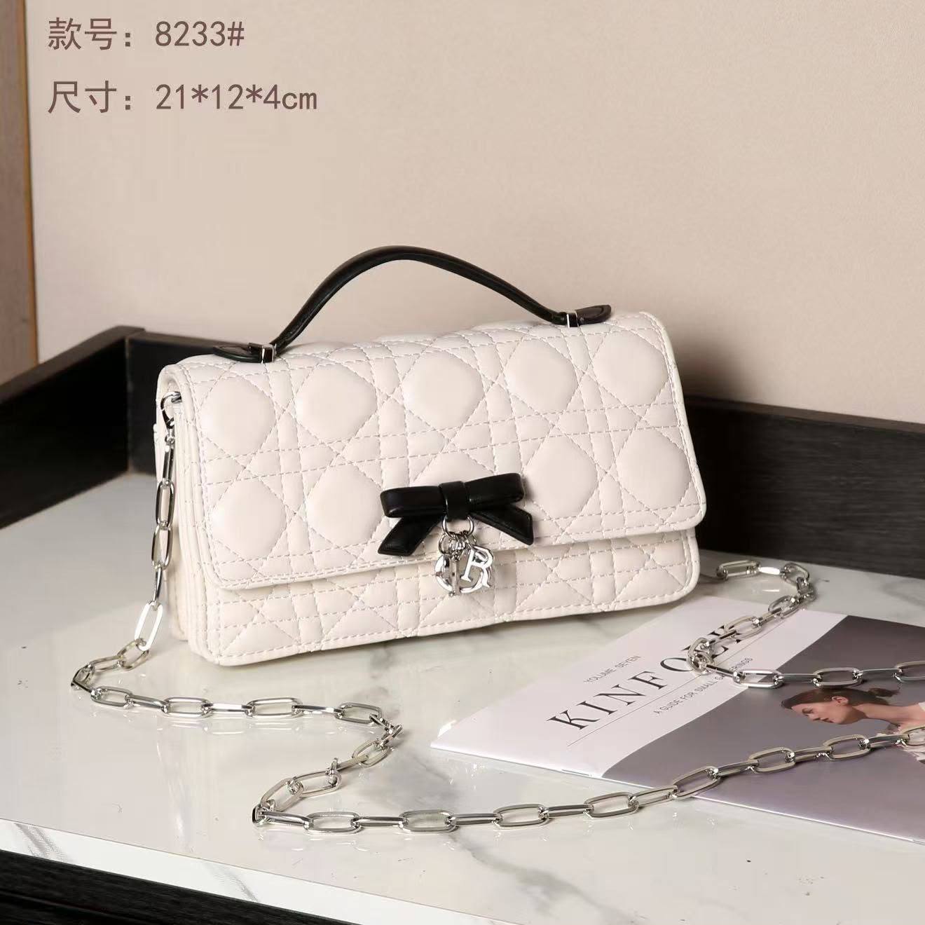 Dior
Good quality 
Size 21cm
120 dhs✅
With box 📦

Zain70
♥️♥️♥️