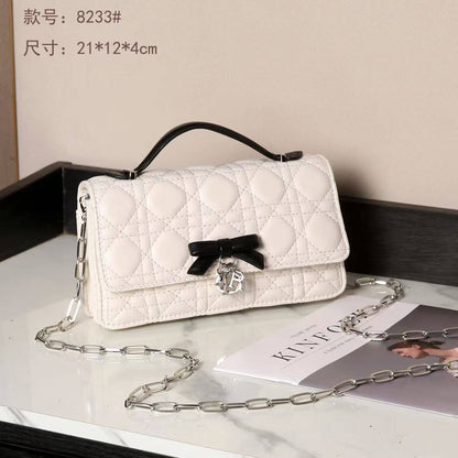 Dior
Good quality 
Size 21cm
120 dhs✅
With box 📦

Zain70
♥️♥️♥️
