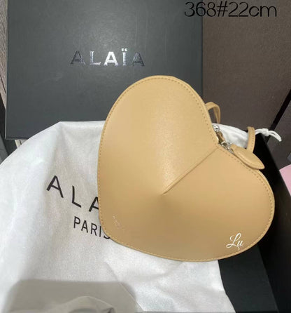 ALAIA
Best quality with box
110 dhs💓
size 22CM

Zain290
♥️♥️♥️