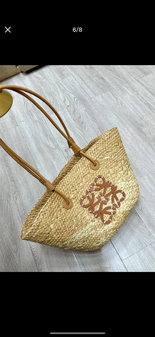 Loewe
85 dhs❣️

Zain26
♥️♥️♥️