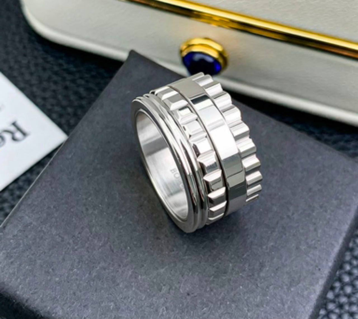 BOUCHERON 😍
Ring 💍 available size👇
6,7,8,9
Master quality 💯
With normal boxes 📦 
45 dhs🇦🇪🇦🇪

With master box
125 dhs🇦🇪🇦🇪

Zain216
♥️♥️♥️