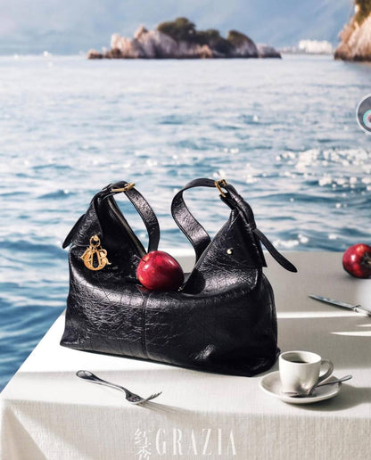 Dior

120 dhs✅

with box
🎁🎁🎁

Size：27/23/12

Zain07
♥️♥️♥️