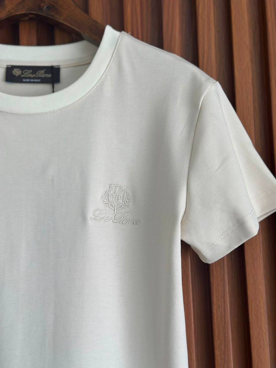 LORO PIANA
Women’s Tshirt 
Master Quality 
SML
250 dhs✅

Zain276
♥️♥️♥️