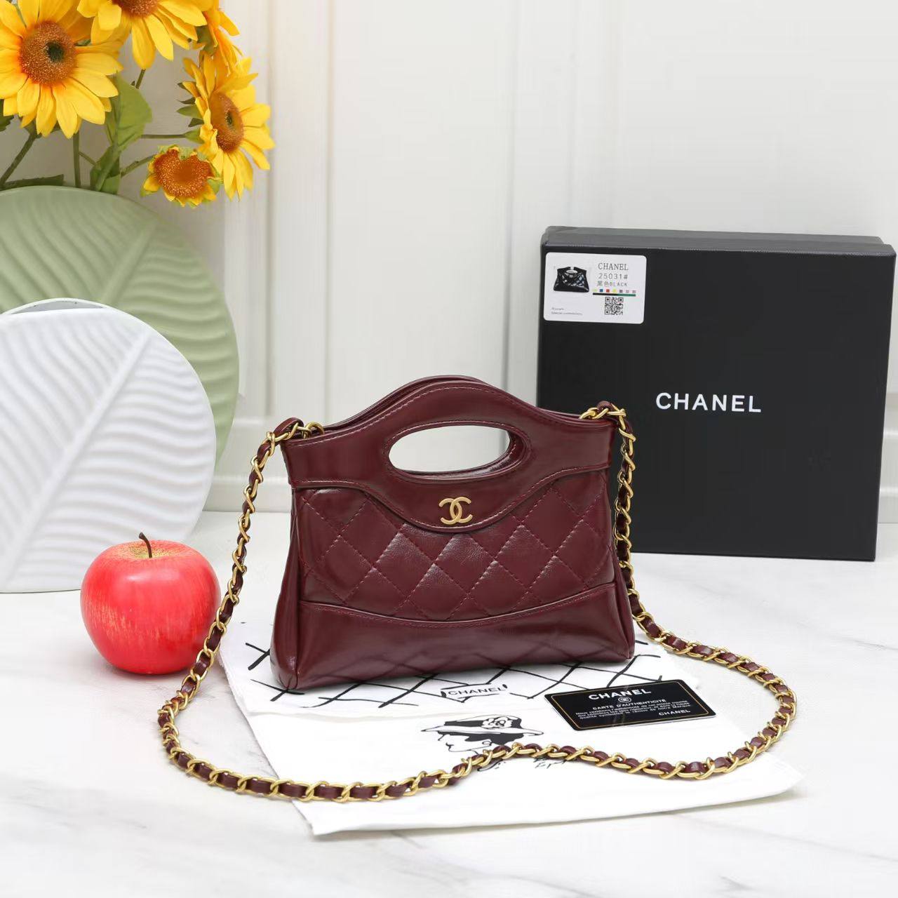 CHANEL 31 ɴᴀɴᴏ
ᴍɪɴɪ sʜᴏᴘᴘɪɴɢ ʙᴀɢ
ǫᴜɪʟᴛᴇᴅ ʟᴇᴀᴛʜᴇʀ
ɢᴏʟᴅ ʜᴀʀᴡᴀʀᴇ
sɪᴢᴇ : 20 cm

ᴡɪᴛʜ BOX
🎁🎁🎁

90 dhs🪙🌺

Zain31
♥️♥️♥️