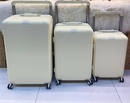 RIMOWA TRAVEL BAG
3 PCS in 1 SETS 
1650 dhs❣️
        Master Quality 😍

Zain88
♥️♥️♥️
