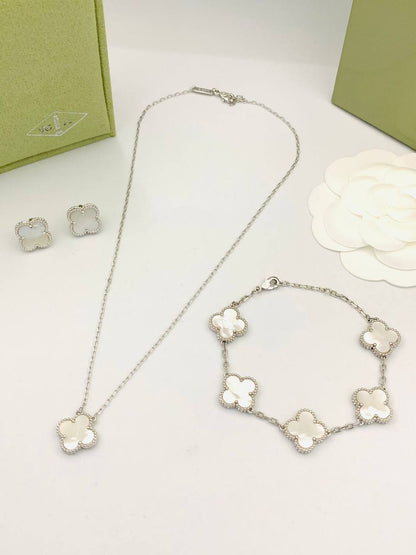 SET VCA
140 DHS✅
MASTER✨💫
WITH GODD BOX AND PAPER BAG 🛍️🎁

Zain89
♥️♥️♥️