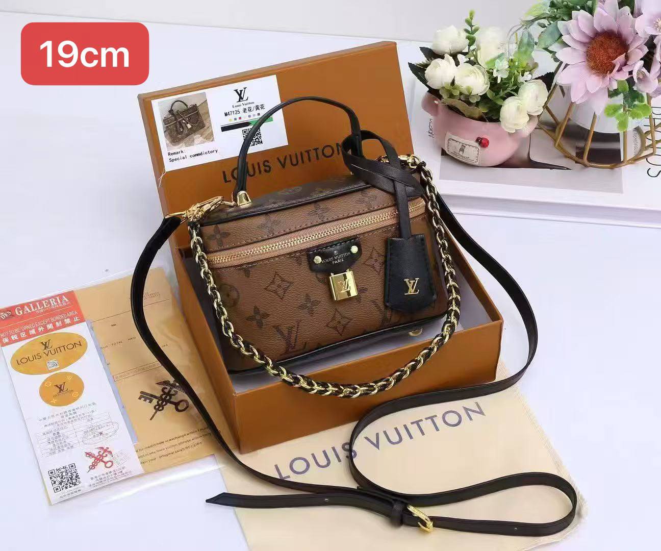 LV 
19cm 
with box 
110 dhs🇦🇪🇦🇪

Zain168
♥️♥️♥️