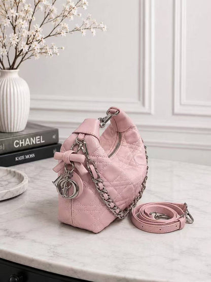 Dior
110 dhs🇦🇪🇦🇪
With box

Zain219
♥️♥️♥️