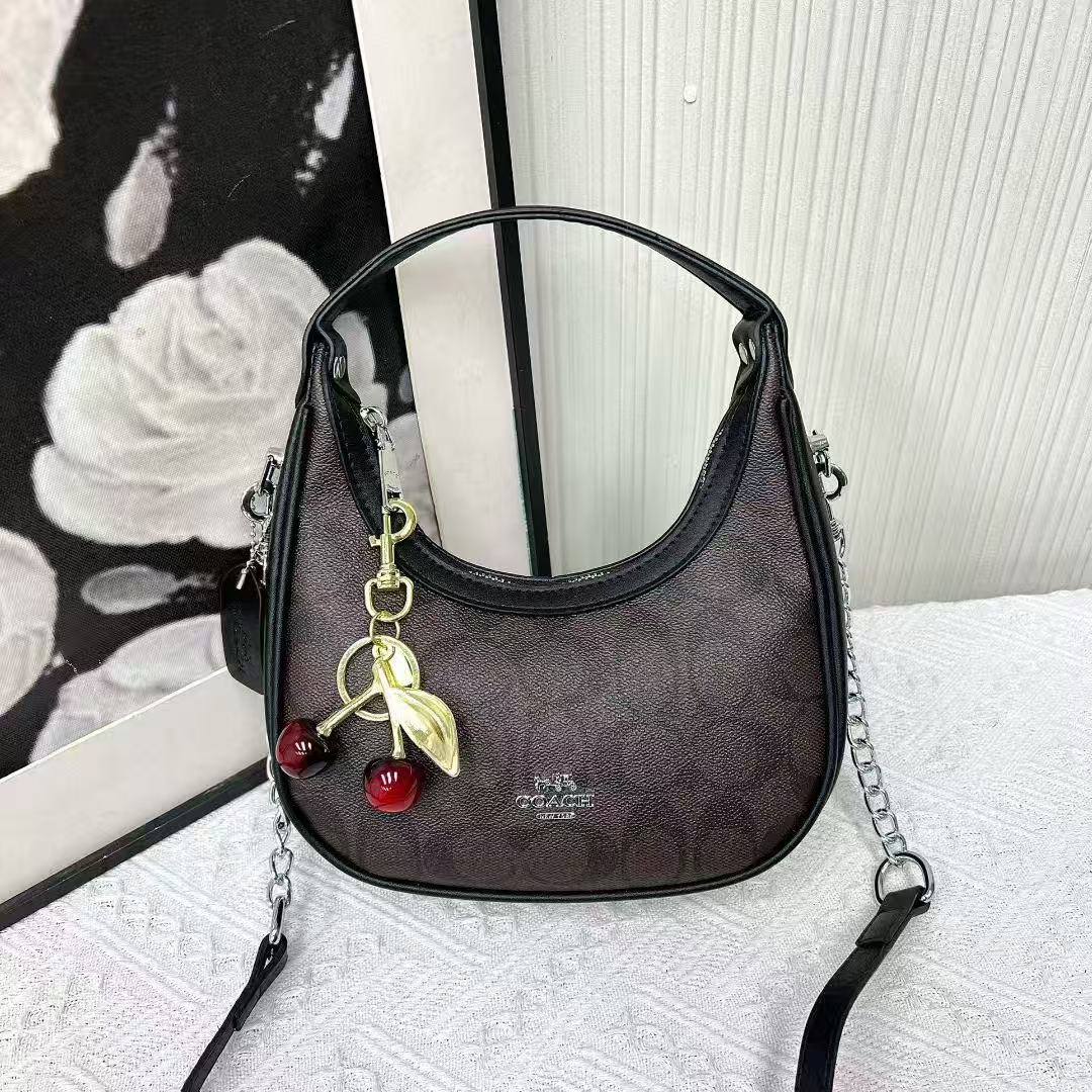 Coach
70 dhs💓

Zain232
♥️♥️♥️