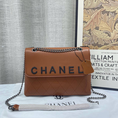 Chanel
Good Quality 

With Box 
🎁🎁🎁

105 dhs💓 

Zain250
♥️♥️♥️