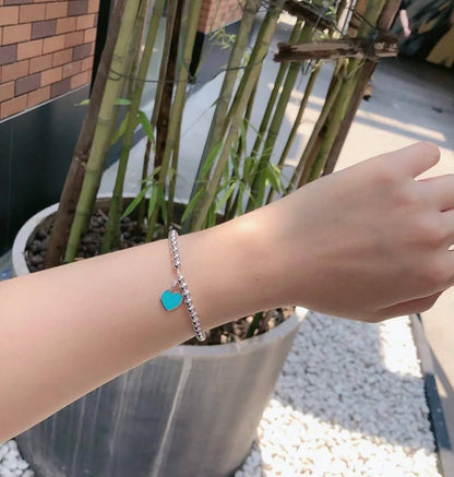 Tiffany ❤️‍🔥*
Bracelet ✨
Master quality 🐦‍🔥
With normal boxes 📦 
50 dhs✅
With master box 🗃️ 
90 dhs✅

Zain216
♥️♥️♥️