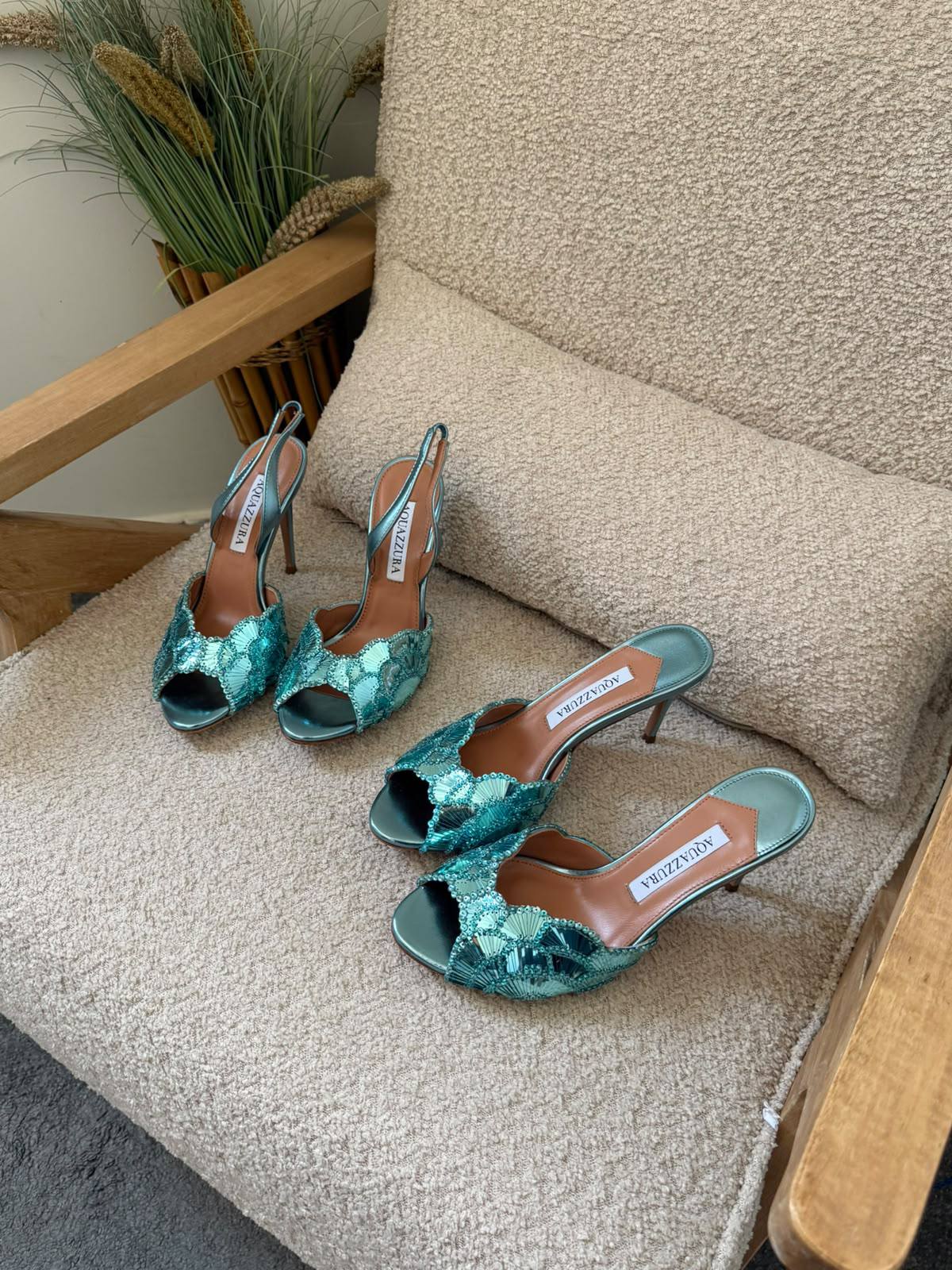 AQUAZZURA 

𝐀𝐯𝐚𝐢𝐥𝐚𝐛𝐥𝐞 𝐍𝐨𝐰

𝐒𝐢𝐳𝐞𝐬: 𝟑𝟔 — 𝟒𝟏
500 dhs🇦🇪🇦🇪

Zain298
♥️♥️♥️