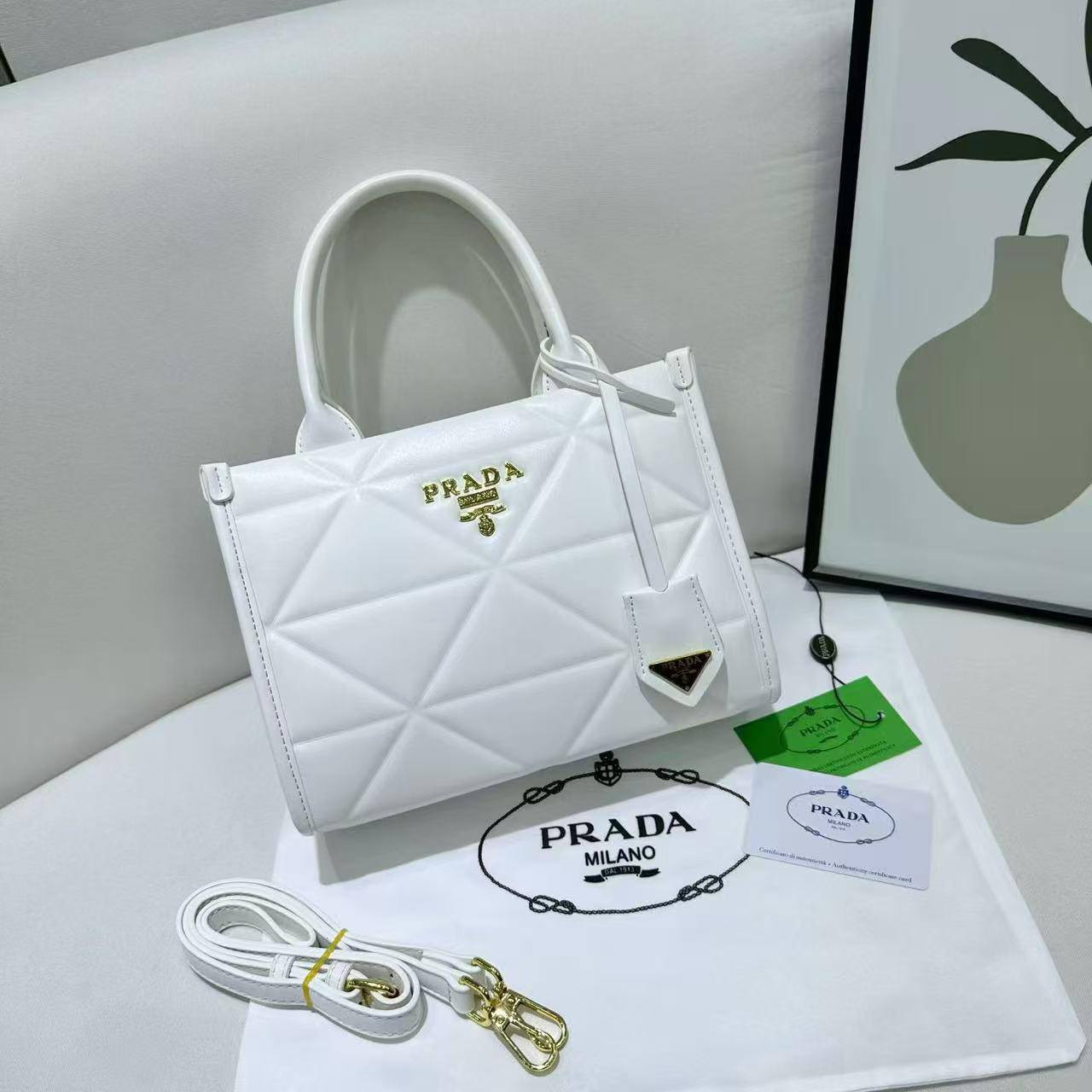 Prada

100 dhs💓

Zain86
♥️♥️♥️