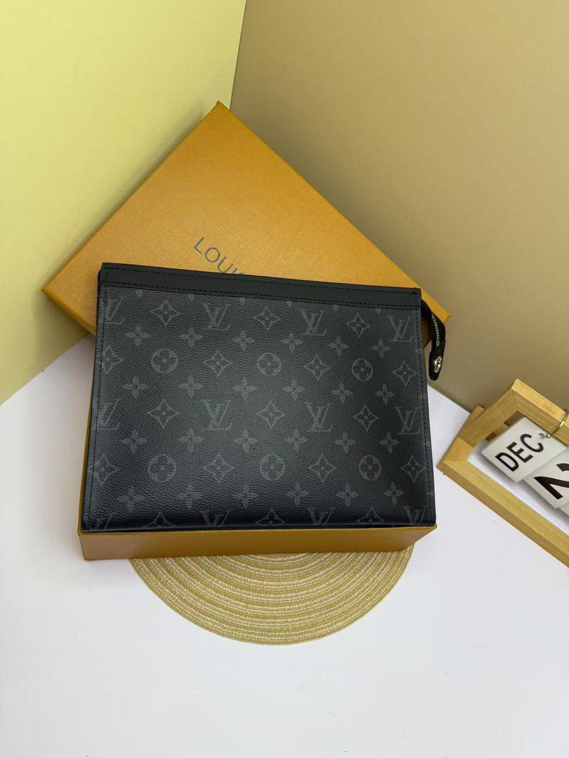 Pouch
60 dhs🪙
with box
🎁🎁🎁

size 27×5×21cm

Zain42
♥️♥️♥️