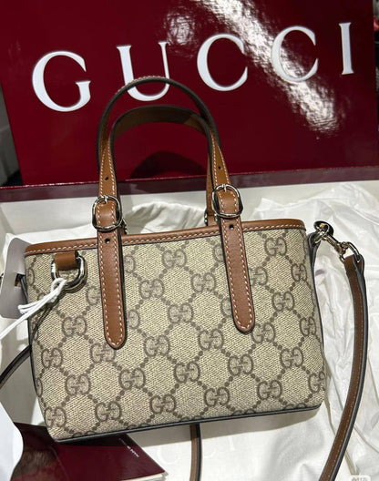 Gucci

Size：17/7/12

with box🎁

90 dhs✅

Zain07
♥️♥️♥️