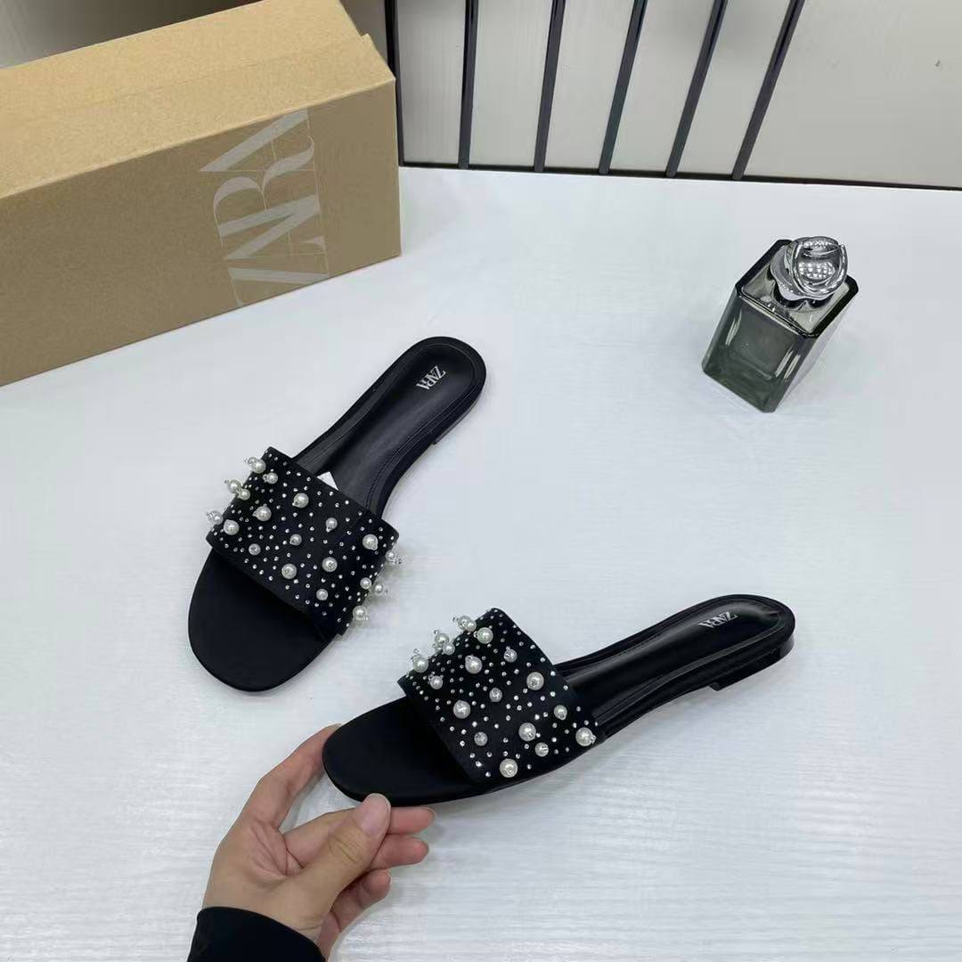 ZARA SLIPPER
GOOD QUALITY
75 dhs✅
Size 36 TO 41

Zain40
♥️♥️♥️
