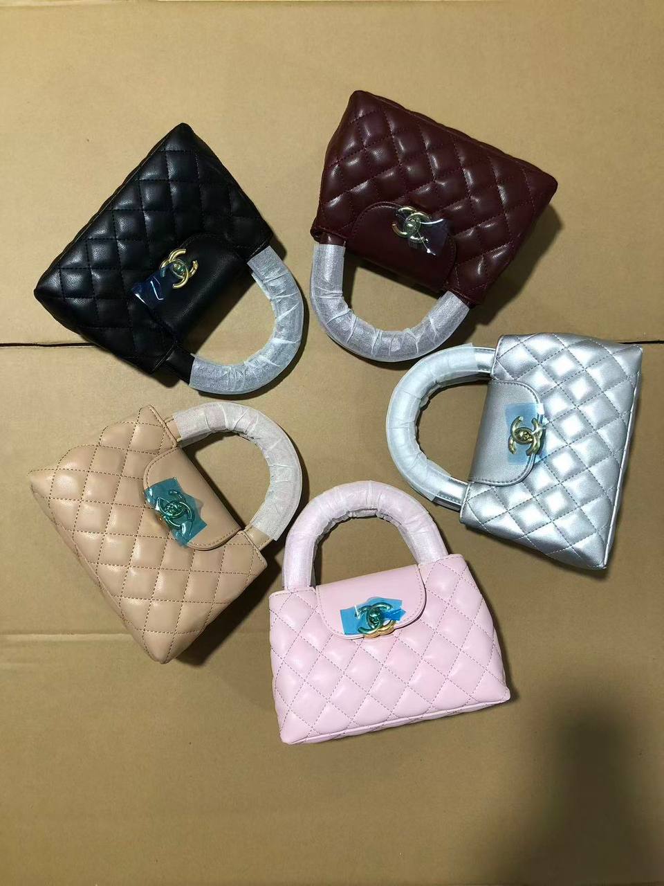 Chanel

95 dhs🌺

With box
🎁🎁🎁

Zain06
♥️♥️♥️
