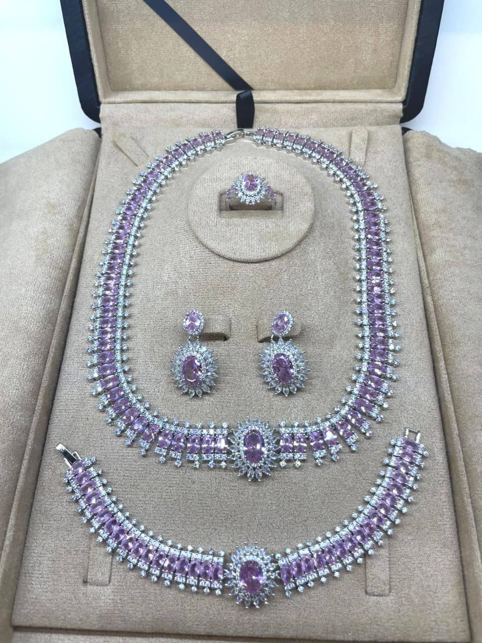 Necklaces 

350 dhs🇦🇪 set with same box

280 dhs🇦🇪 set without box

Zain122
♥️♥️♥️