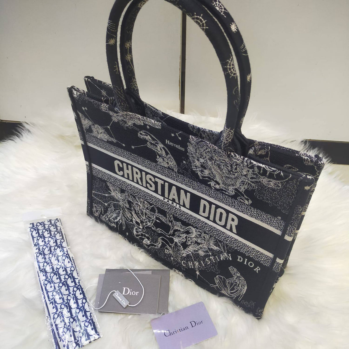 Dior

125 dhs🇦🇪🇦🇪
High quality 

Zain235
♥️♥️♥️