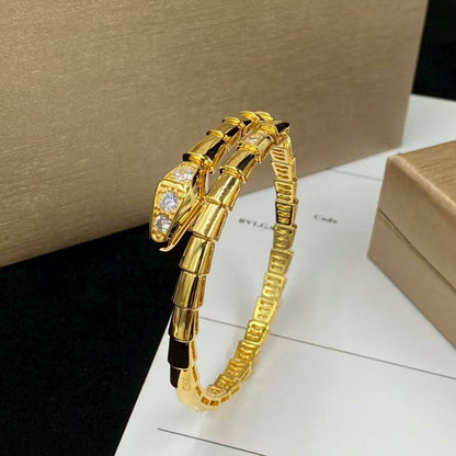 BVLGARI ❤️‍🔥*
Bangle 🦋
Master quality 💯
With normal boxes 📦 
65 dhs❣️
With master box 🗃️ 
115 dhs❣️

Zain216
♥️♥️♥️