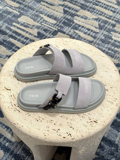 Dior Slipper
Size-39 To 45.
120 dhs🌺
Good Quality

Zain241
♥️♥️♥️