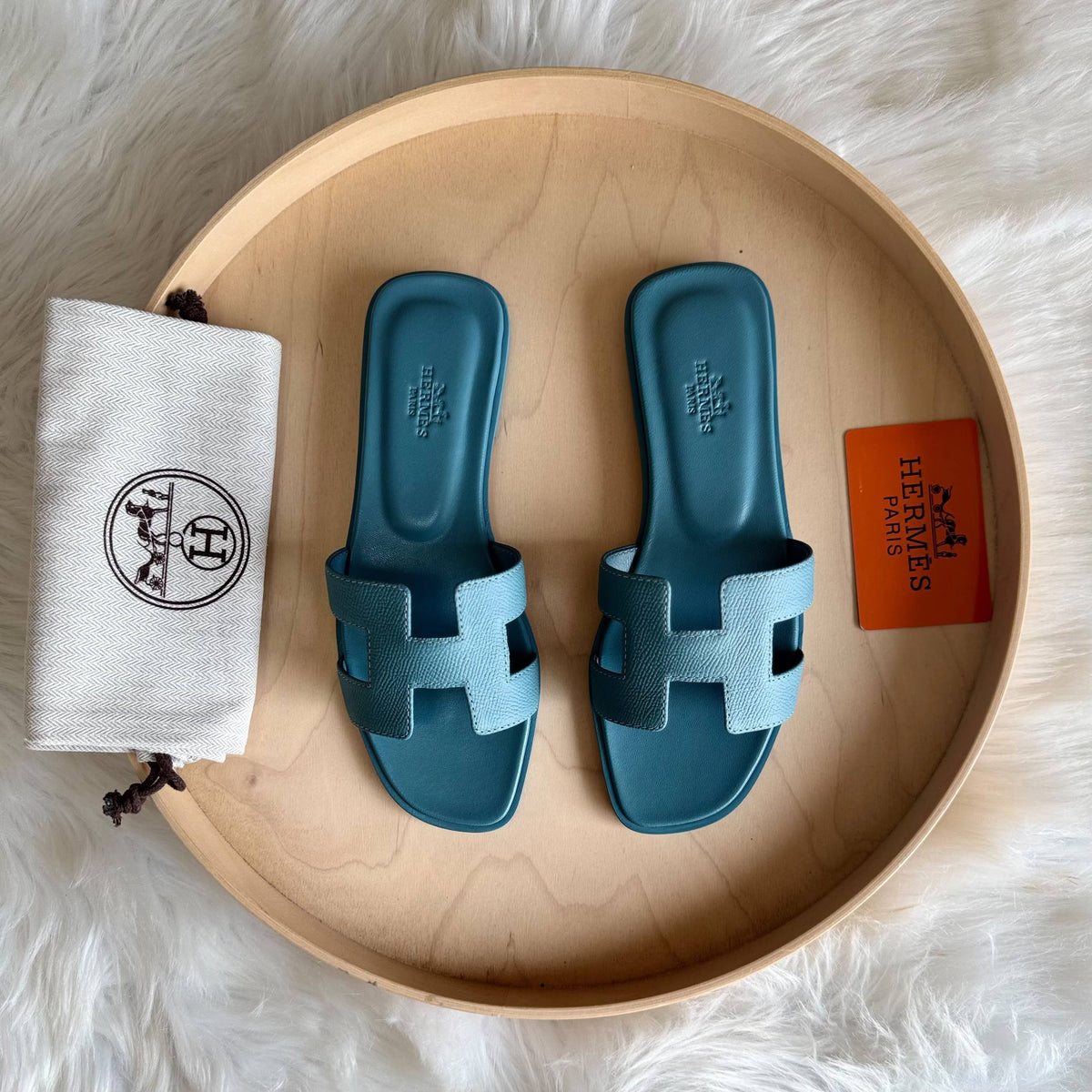 Hermes

Available

Master quality 
Size: 36 to 41 

430 dhs🇦🇪🇦🇪

Zain318
♥️♥️♥️