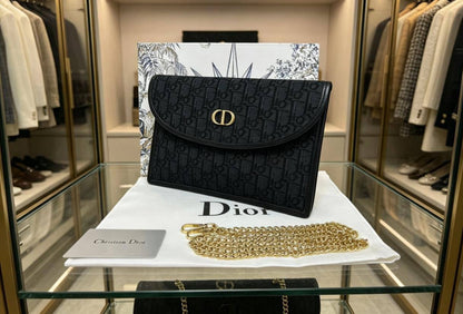 Dior
New❣️
75 dhs✅
with box🎁🎁🎁
Size:27.5*19

Zain07
♥️♥️♥️