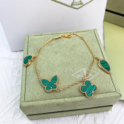 VCA SET ❤️‍🔥*
Necklace 🌊
Earring 🌸
Bracelet ❣️
Master quality 💯
With normal boxes 📦 
150 dhs🪙🌨️
With master box 🗃️ 
230 dhs🪙🌨️

Zain216
♥️♥️♥️