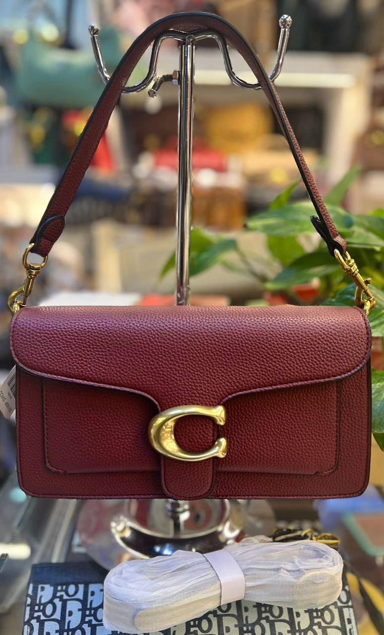 Coach
95 dhs🪙💕

with box 🗃️

Zain269
♥️♥️♥️