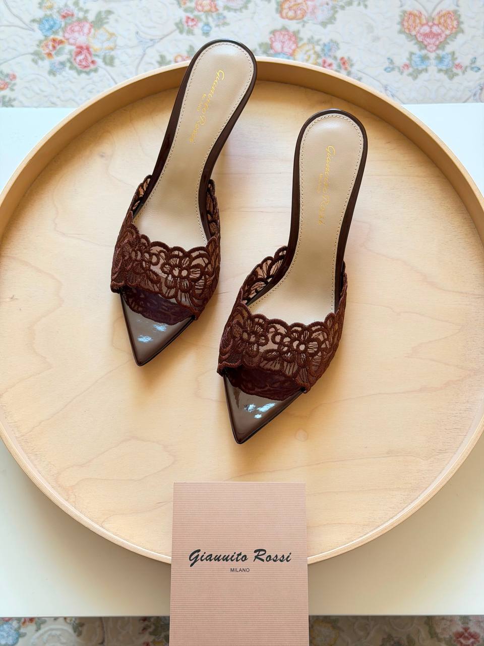 Gianvito Rossi
Master quality 
Size: 36 to 41
450 dhs🇦🇪🇦🇪

Zain318
♥️♥️♥️
