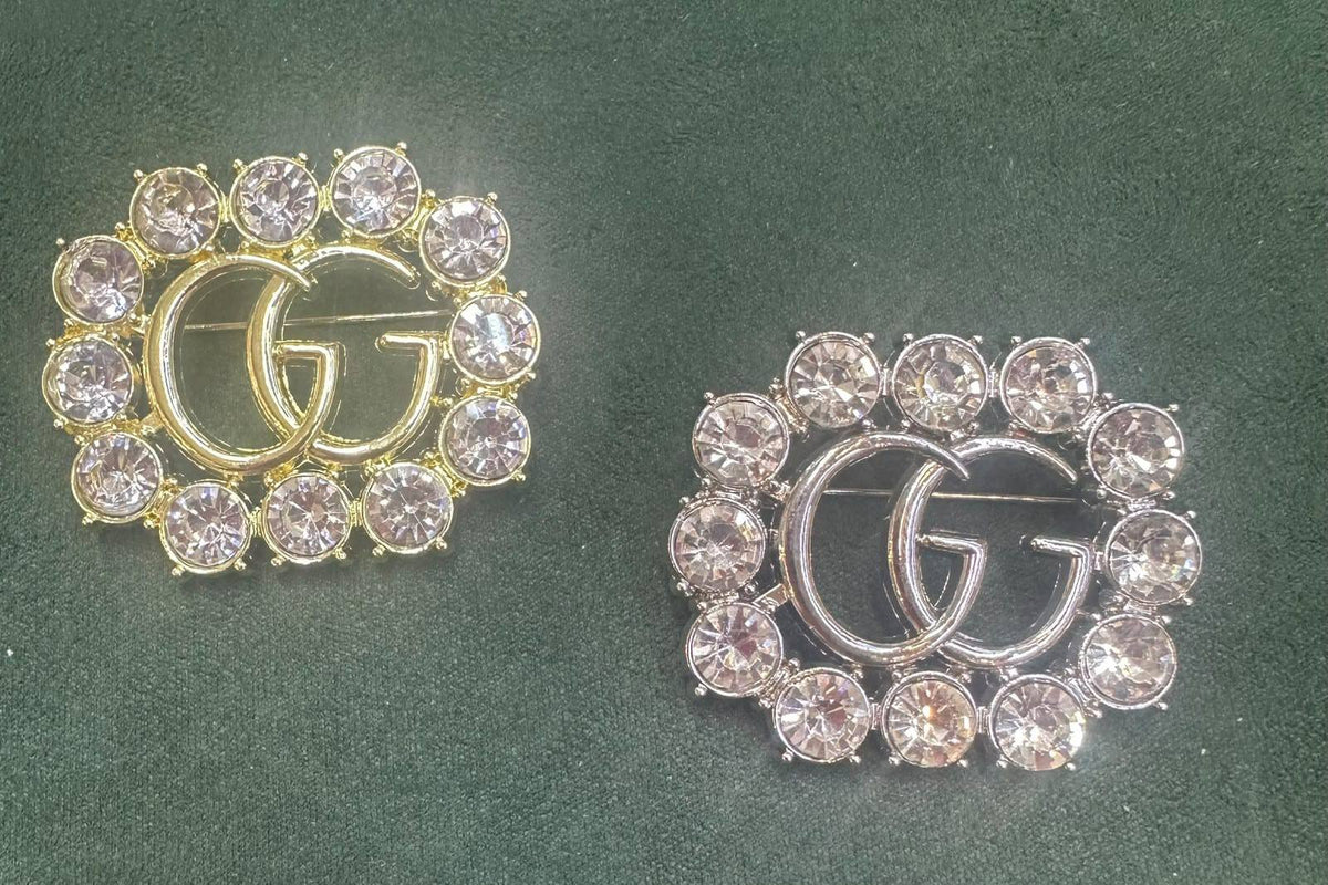 New arrival branded brooches 
30 dhs✅✅
35 dhs✅✅ with box 

Zain243
♥️♥️♥️