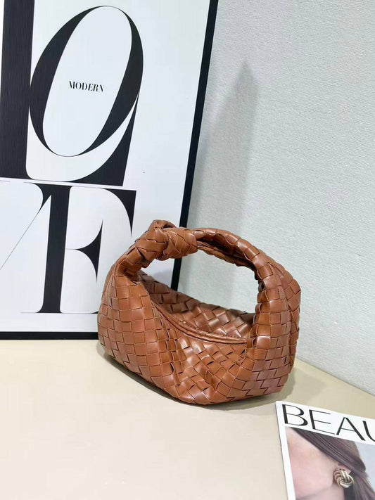 BOTTEGA
SIZE  ……… 24CM 🥰
90 dhs

With BOX🌷
🎁🎁🎁

Zain244
♥️♥️♥️